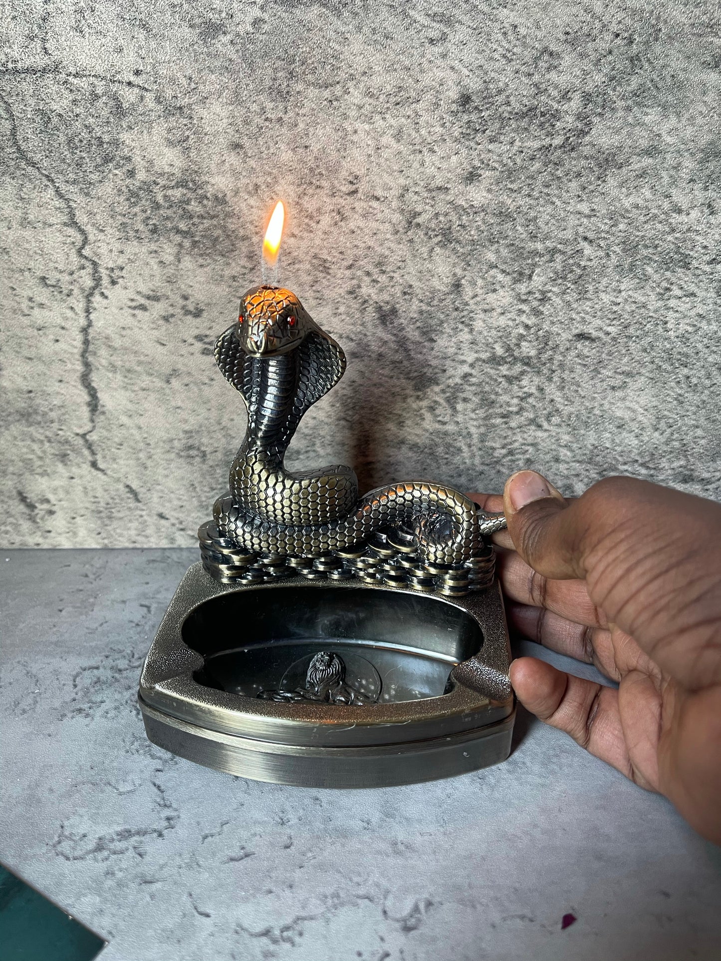 Cobra Ashtray