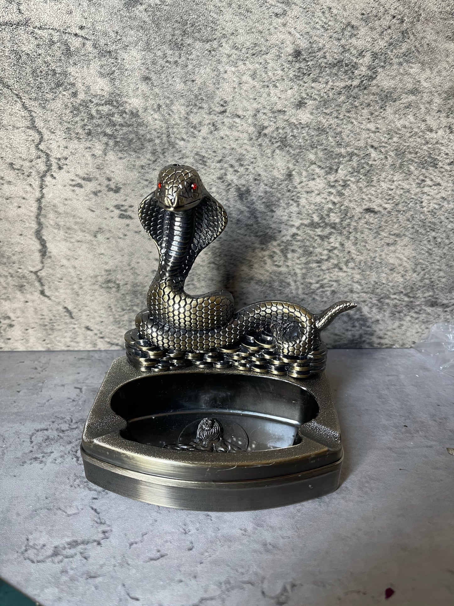Cobra Ashtray